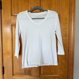 Eddie Bauer Women's White 3/4 Sleeve V-Neck Tee size Medium